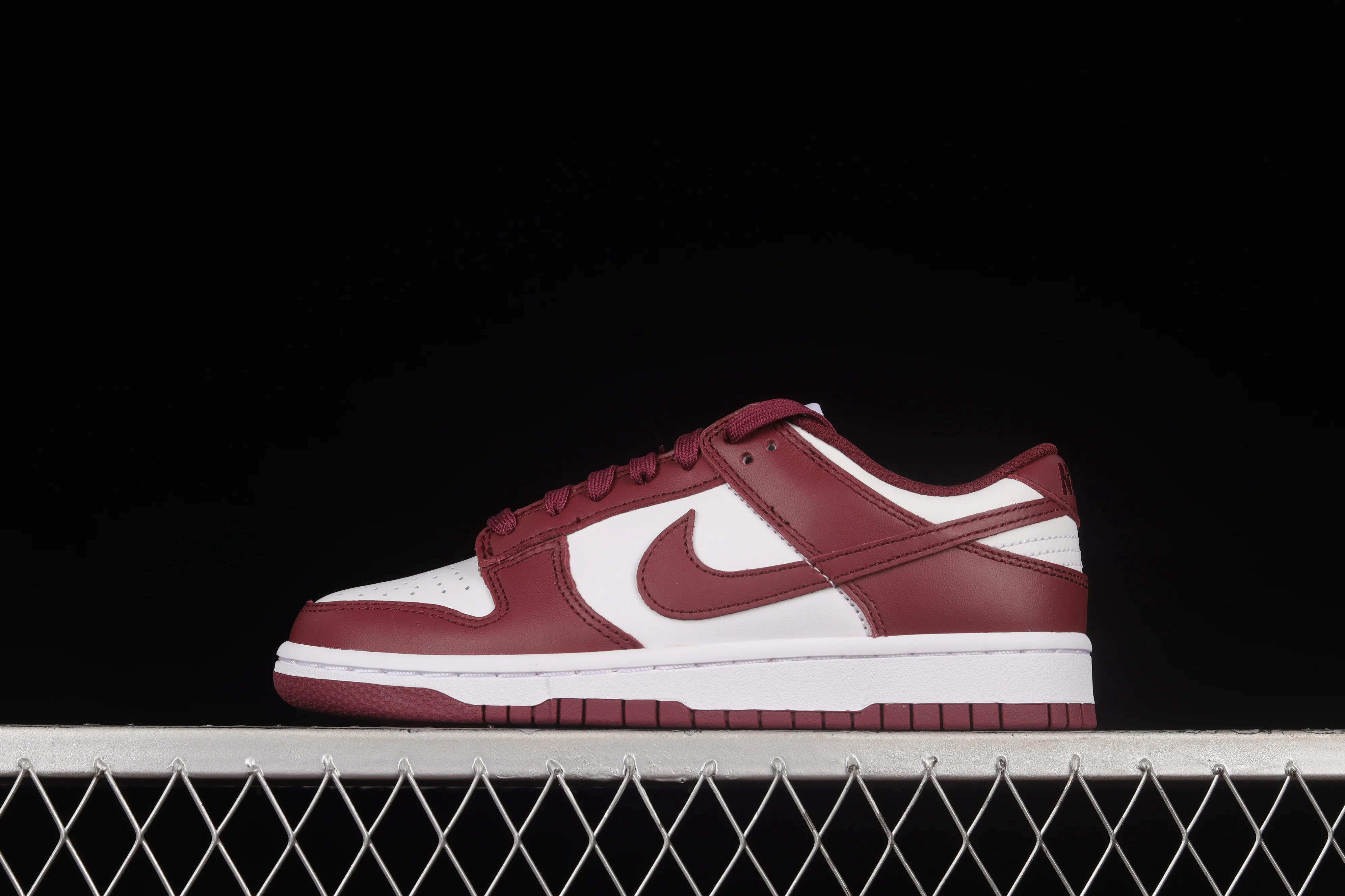 All categories Nk SB Dunk series Nk SB Dunk Low low-top sneakers pure original version Nk SB Dunk Low Prm wine red and white color SB smashed backboard fashion casual sneakers DD1503-108